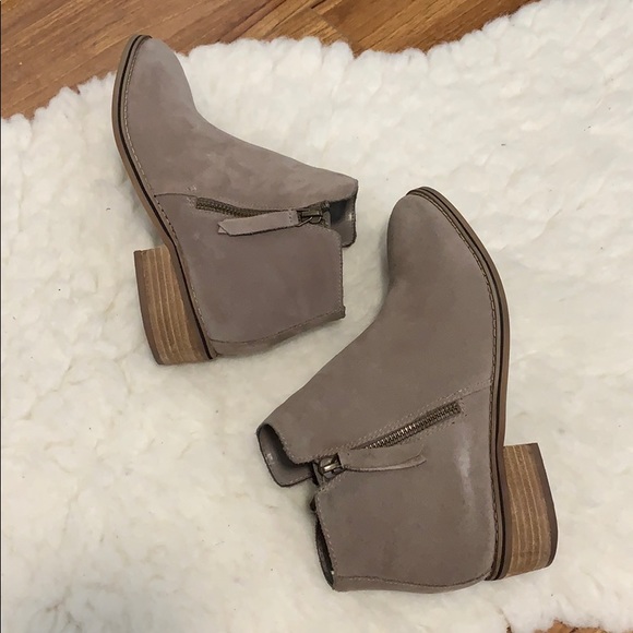 Blondo Linda Tan Ankle Booties - Picture 8 of 11